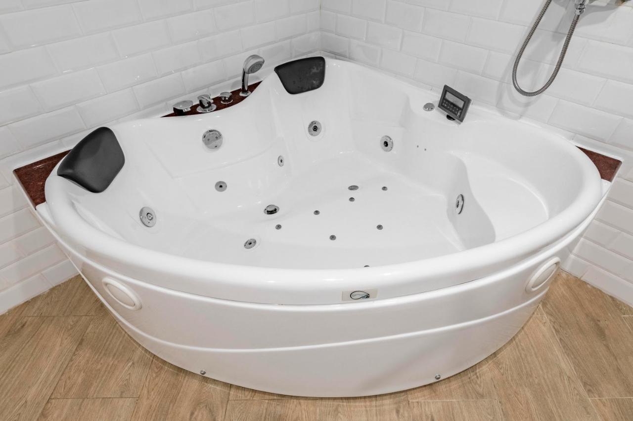 マドリードEl Triangulo Del Arte - Jacuzziアパートメント エクステリア 写真